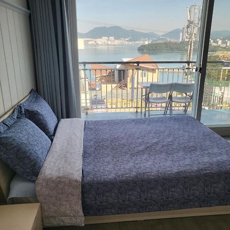 Yeosu Blooming Pension Екстер'єр фото