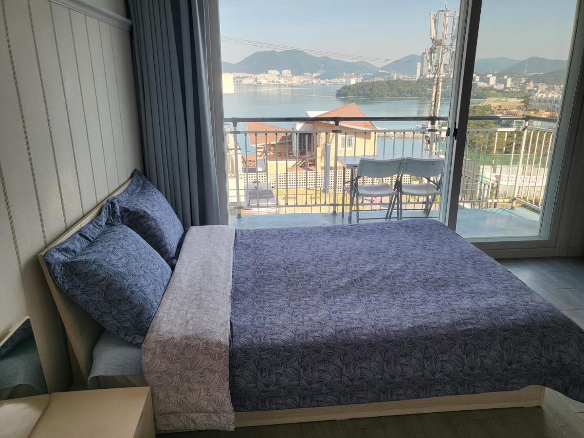 Yeosu Blooming Pension Екстер'єр фото
