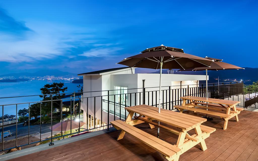 Yeosu Blooming Pension Екстер'єр фото