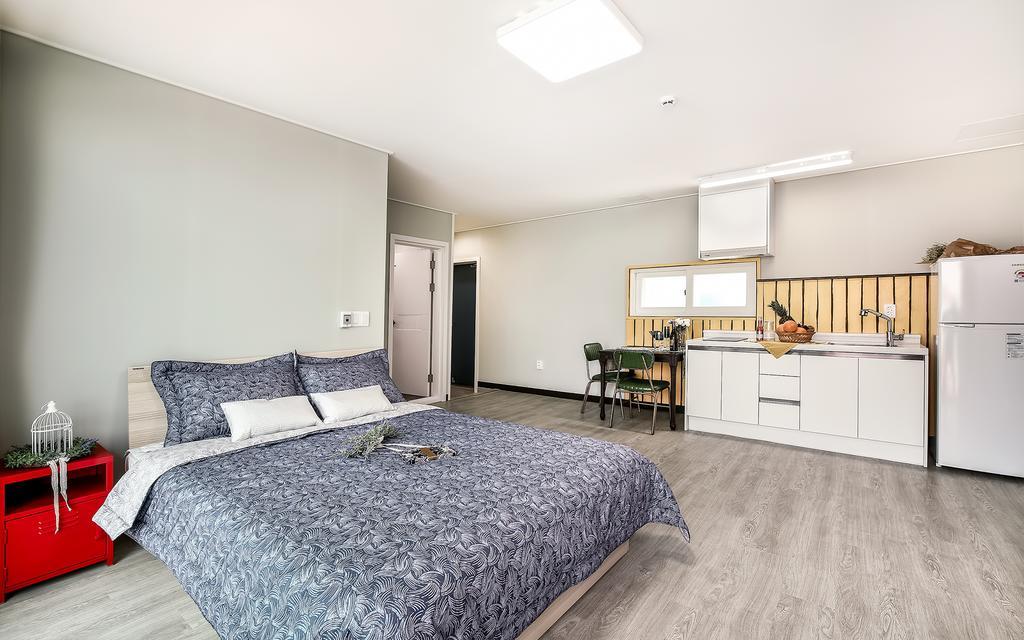 Yeosu Blooming Pension Екстер'єр фото