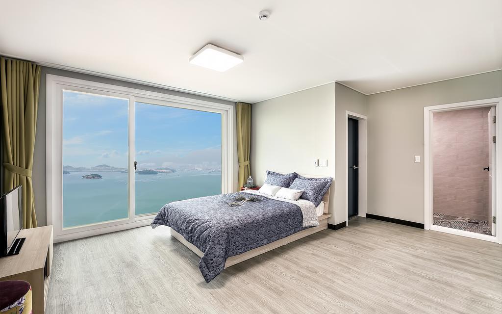 Yeosu Blooming Pension Екстер'єр фото