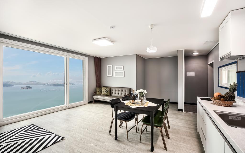 Yeosu Blooming Pension Екстер'єр фото