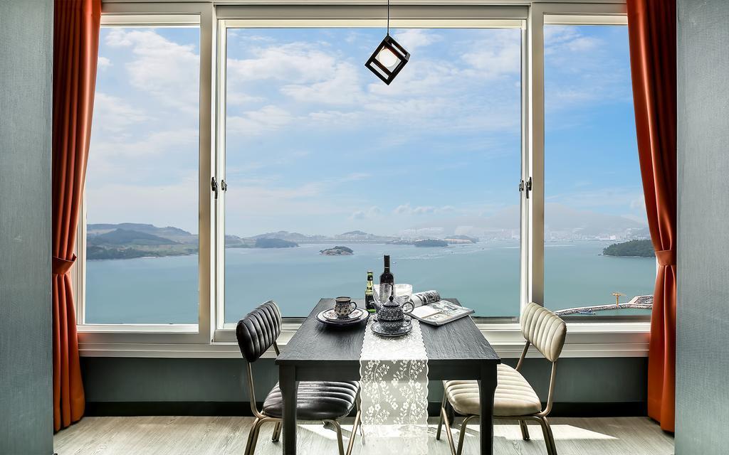 Yeosu Blooming Pension Екстер'єр фото