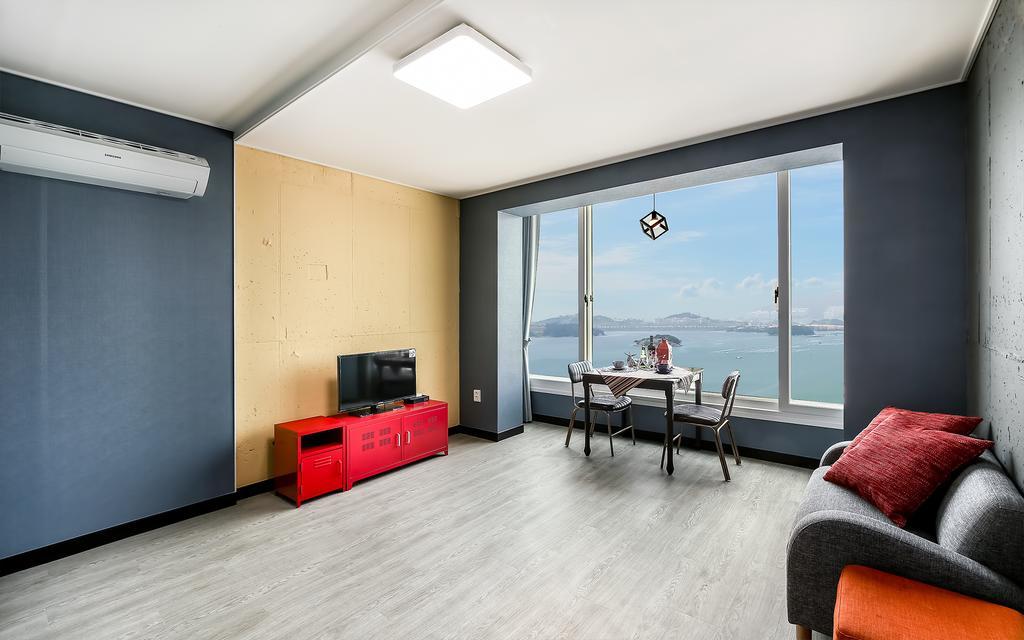 Yeosu Blooming Pension Екстер'єр фото