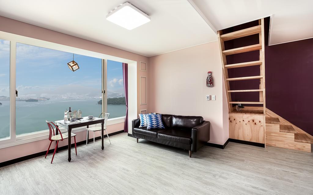 Yeosu Blooming Pension Екстер'єр фото