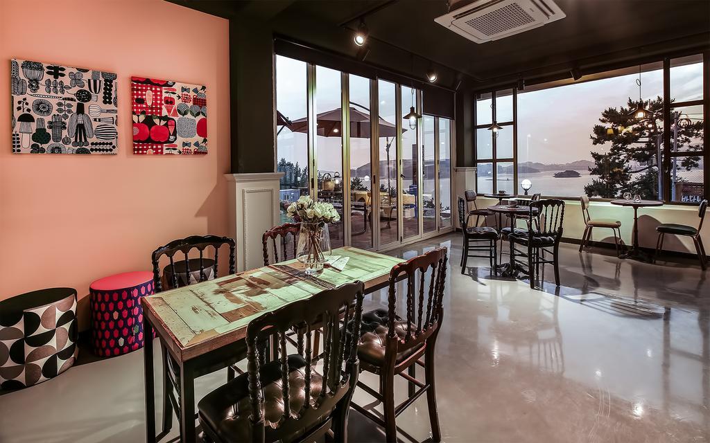 Yeosu Blooming Pension Екстер'єр фото